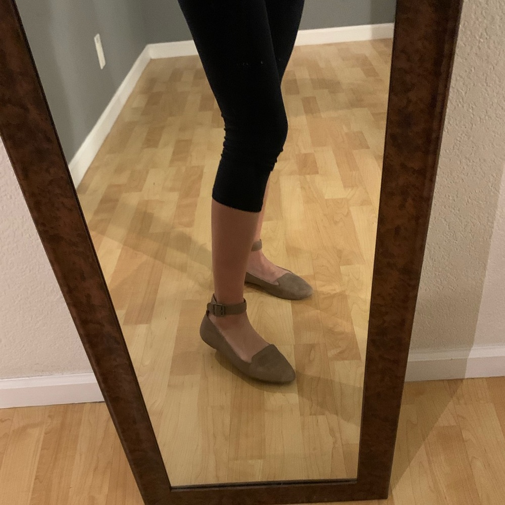Pre-owned Kelsi Dagger Brooklyn Flats Sz 6